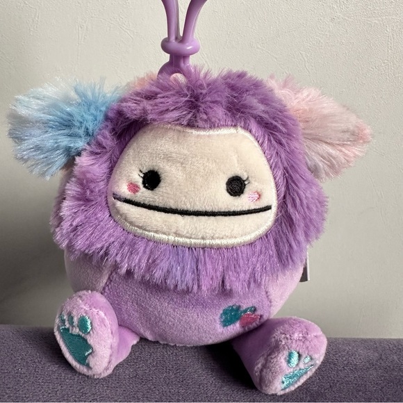 3.5” Eden the Bigfoot Valentine Squishmallow Clip NWT - Picture 5 of 5